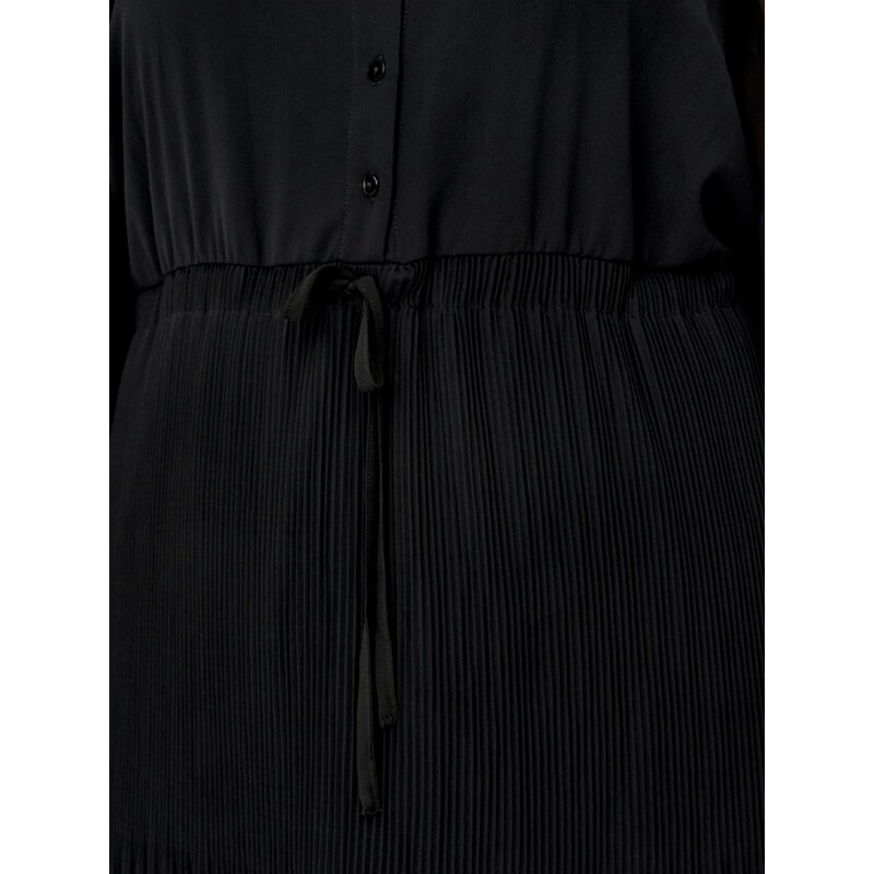 Černé dámské plisované šaty ONLY CARMAKOMA Piona - Dámské