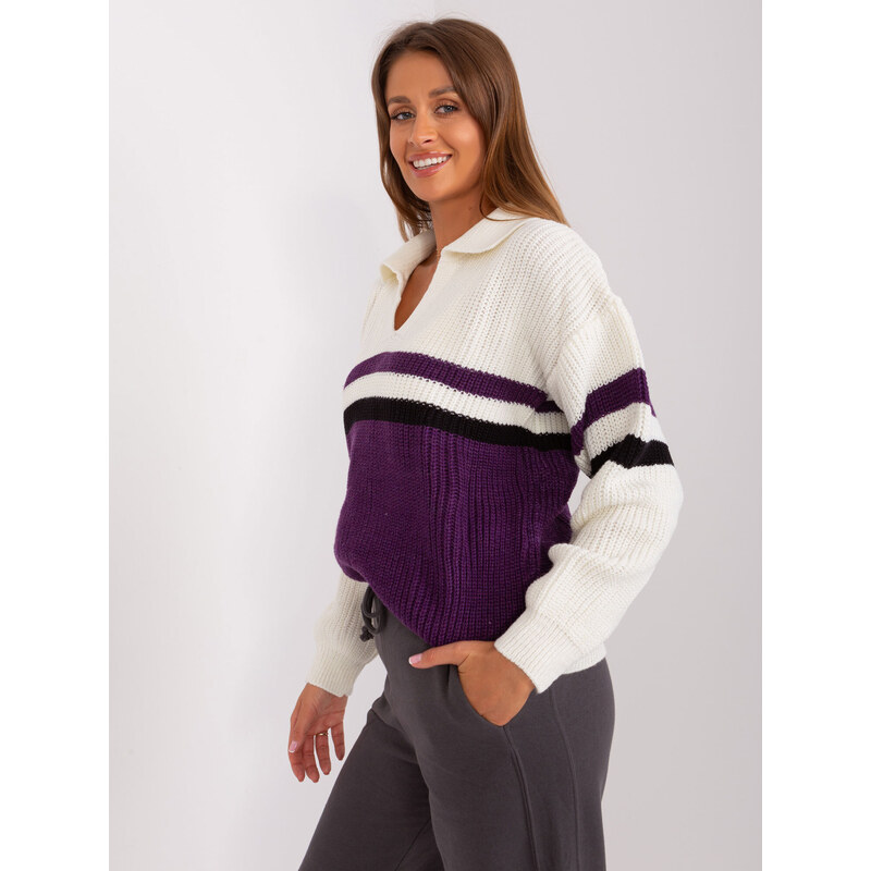 Fashionhunters Ecru-fialový oversize svetr s límečkem
