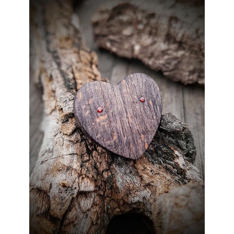 Katyba 342. Autorská dřevěná brož srdce