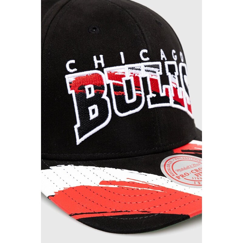 Bavlněná baseballová čepice Mitchell&Ness CHICAGO BULLS černá barva, s aplikací