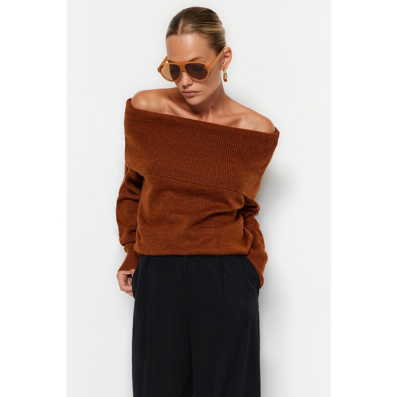 Trendyol Brown Soft Textured Carmen Collar Pletený svetr