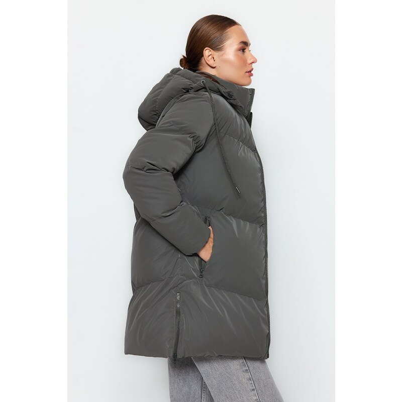 Trendyol Khaki Oversize nepromokavá péřová bunda s kapucí