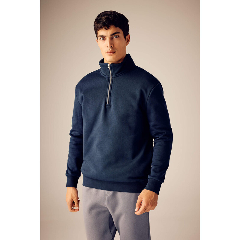 DEFACTO Comfort Fit Sweatshirt