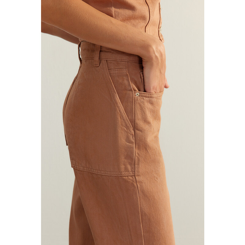 Trendyol Limitovaná edice hnědé praní Detailní džíny s vysokým pasem a širokými nohavicemi