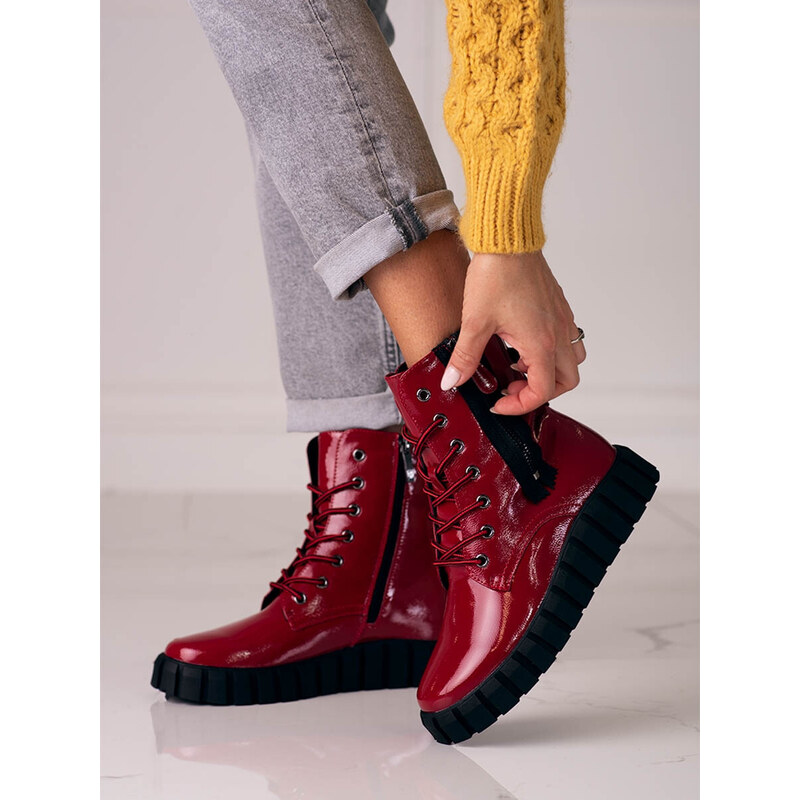 Originální kotníčkové boty dámské červené na plochém podpatku
