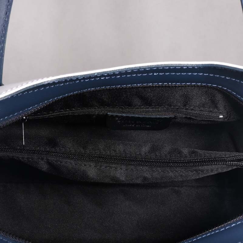 Kožené trendové kabelky na rameno Carina velká bíla s modrou