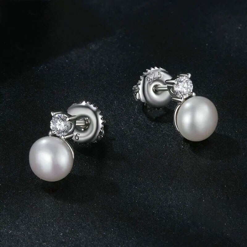 GRACE Silver Jewellery Stříbrné náušnice s perlou a 0,1 ct MOISSANITE + CERTIFIKÁT