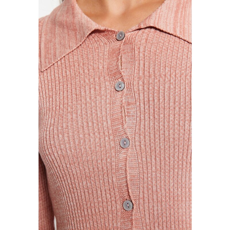 Trendyol Světle růžový pletený svetr s rolákem