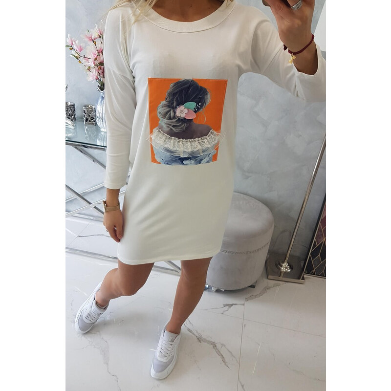 Šaty s 3D v barvě ecru model 18744132 - K-Fashion