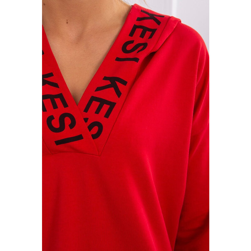 K-Fashion Šaty s kapucí a červeným potiskem