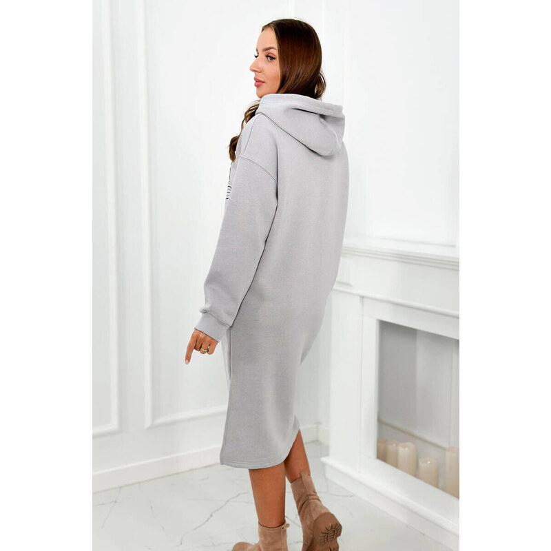 Dlouhé model 18966320 šaty s výšivkou šedý - K-Fashion