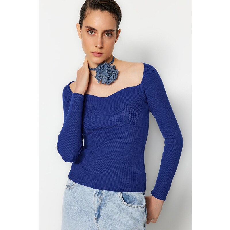 Trendyol Saxe modrý svetr s pleteným výstřihem se srdcem