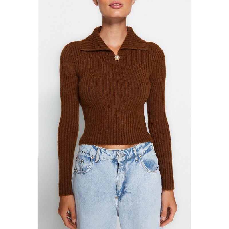 Trendyol Brown Crop Měkký texturovaný pletený svetr s rolákem
