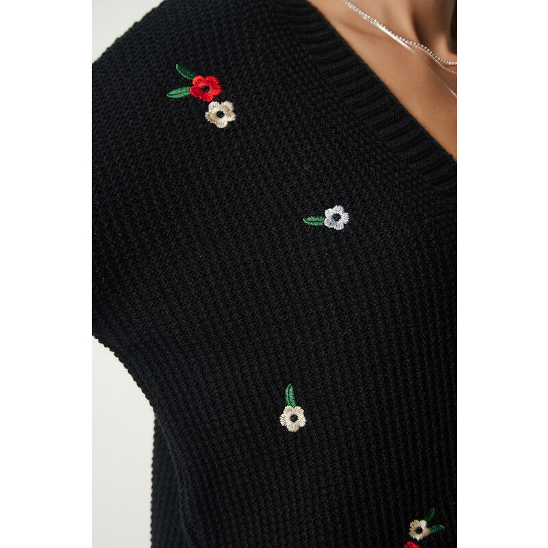 Happiness İstanbul Dámské černé květinové vyšívané knoflíky z pleteného svetru