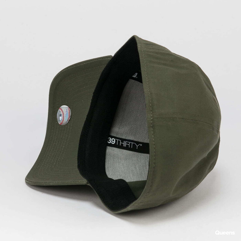 Kšiltovka New Era 3930 MLB League Essential NY Olive