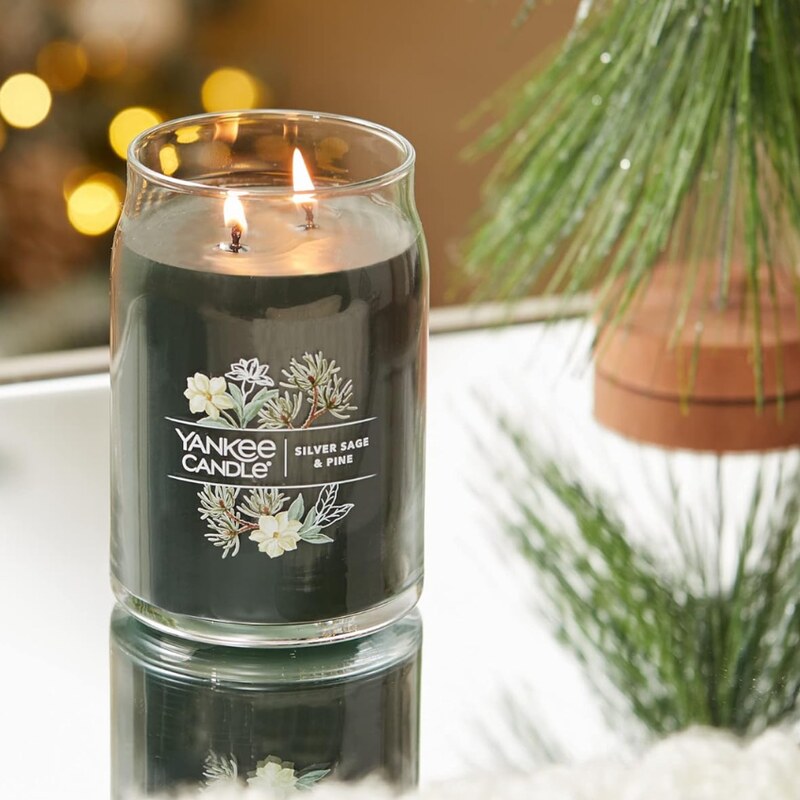 Velká vonná svíčka Yankee Candle Silver Sage & Pine Signature