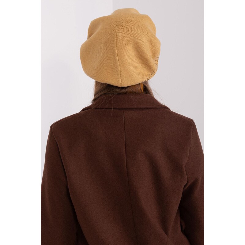 MladaModa Dámská čepice baret se zirkony model 60504 barva camel