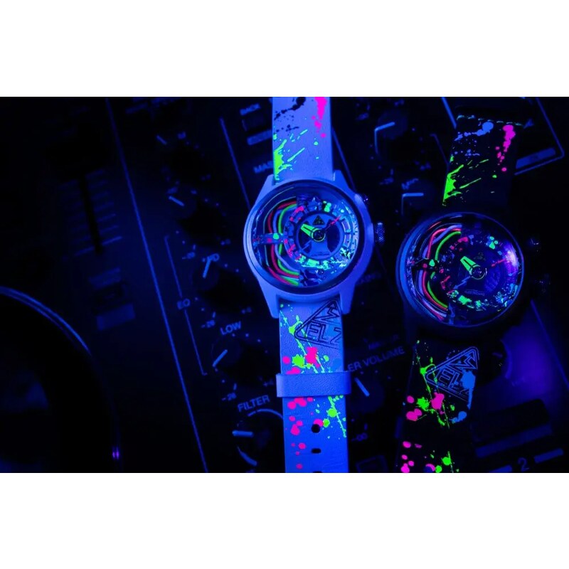 Bílé pánské hodinky The Electricianz s gumovým páskem The Neon Z 42MM