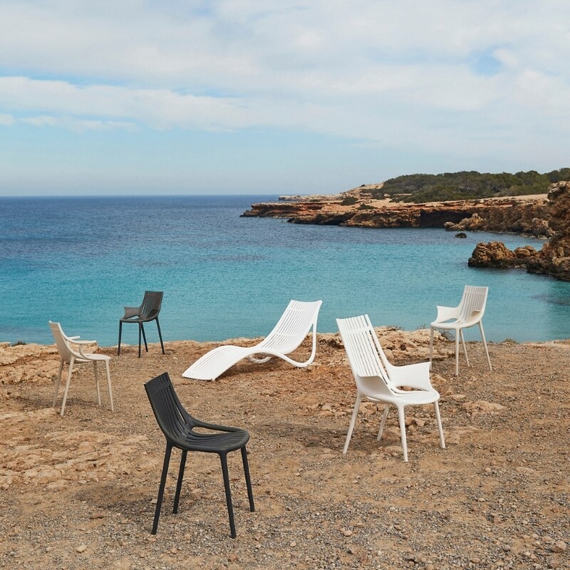 VONDOM Černá plastová zahradní židle IBIZA