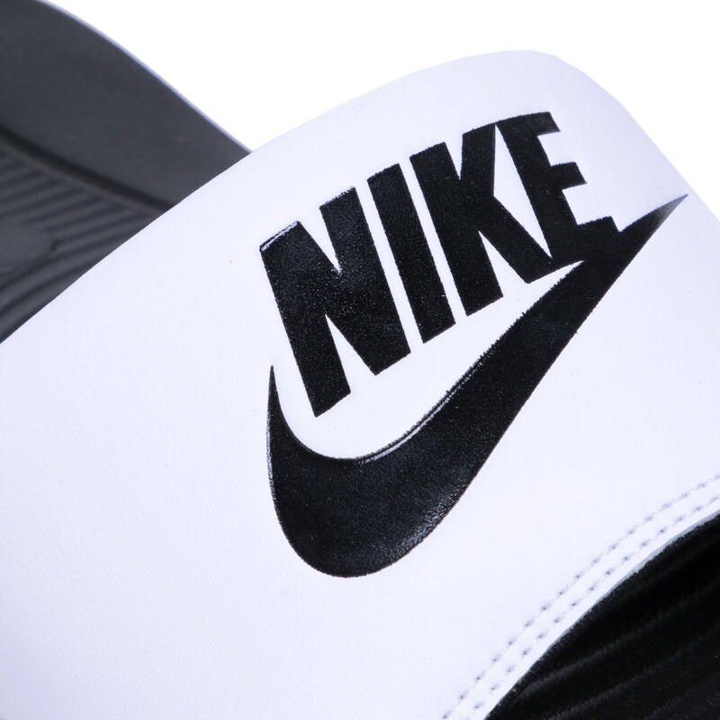 Nazouváky Nike