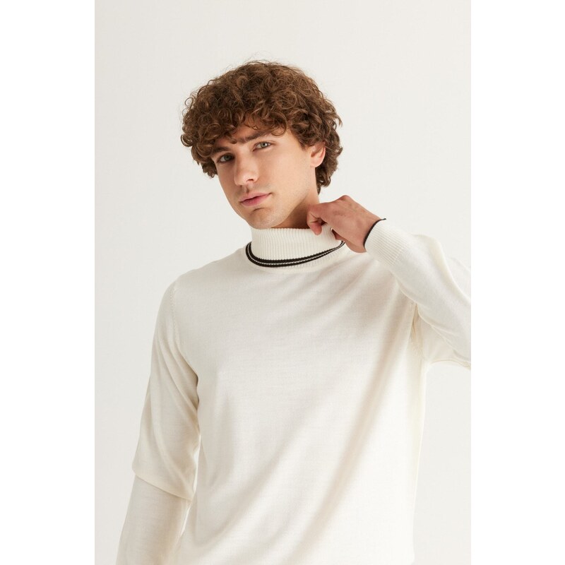 ALTINYILDIZ CLASSICS Men's Ecru Standard Fit Regular Cut Full Turtleneck Knitwear Sweater.