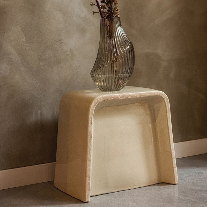 Hoorns Béžový keramický odkládací stolek Fariba 46 x 31 cm