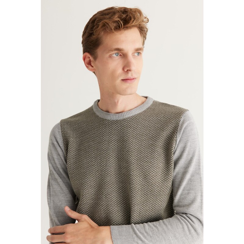 ALTINYILDIZ CLASSICS Men's Grey-Khaki Standard Fit Normal Cut, Crew Neck Patterned Knitwear Sweater.