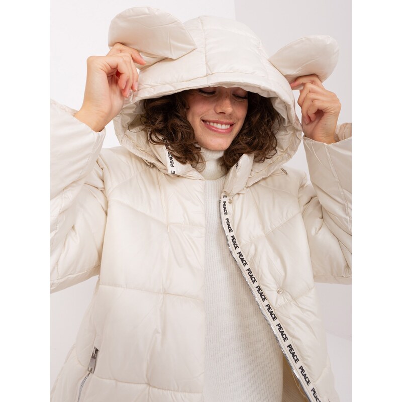 Fashionhunters Světle béžová prošívaná zimní bunda s kapucí