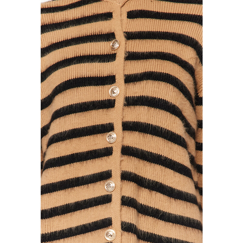 Trendyol velbloudí pruhovaný zlatý knoflík Detailní měkký texturovaný pletený svetr
