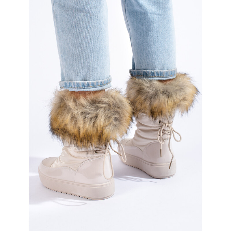 Women's cream snow boots with Shelvt fur