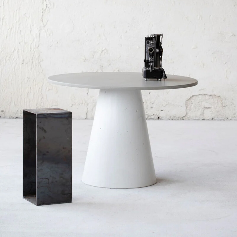 MADU Betonový jídelní stůl kruh D110cm světle šedý, betonové podnoží