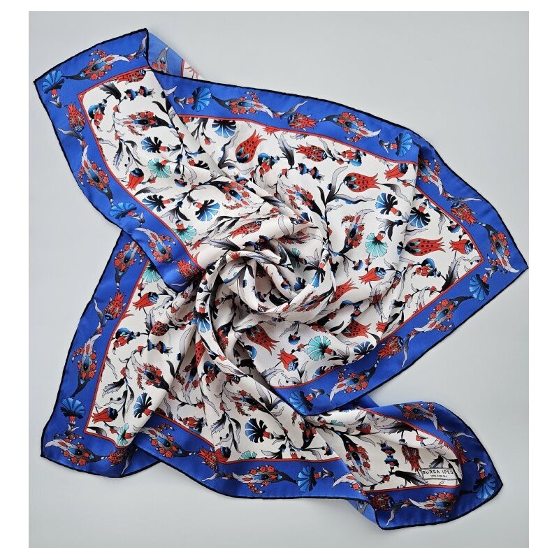 BURSA IPEQ Hedvábný šátek s motivem květin bílo-modrý 85x85 cm