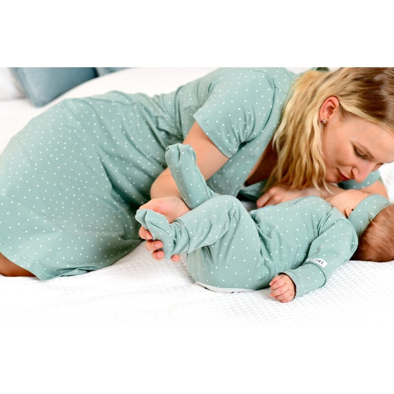 Moniel souprava do porodnice pro maminku vel. XL a miminko Newborn Dots mintová