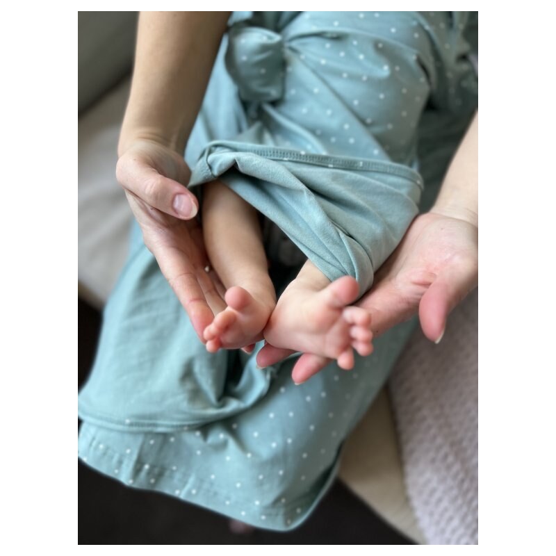 Moniel body + čepička souprava do porodnice pro novorozence Dots mintová