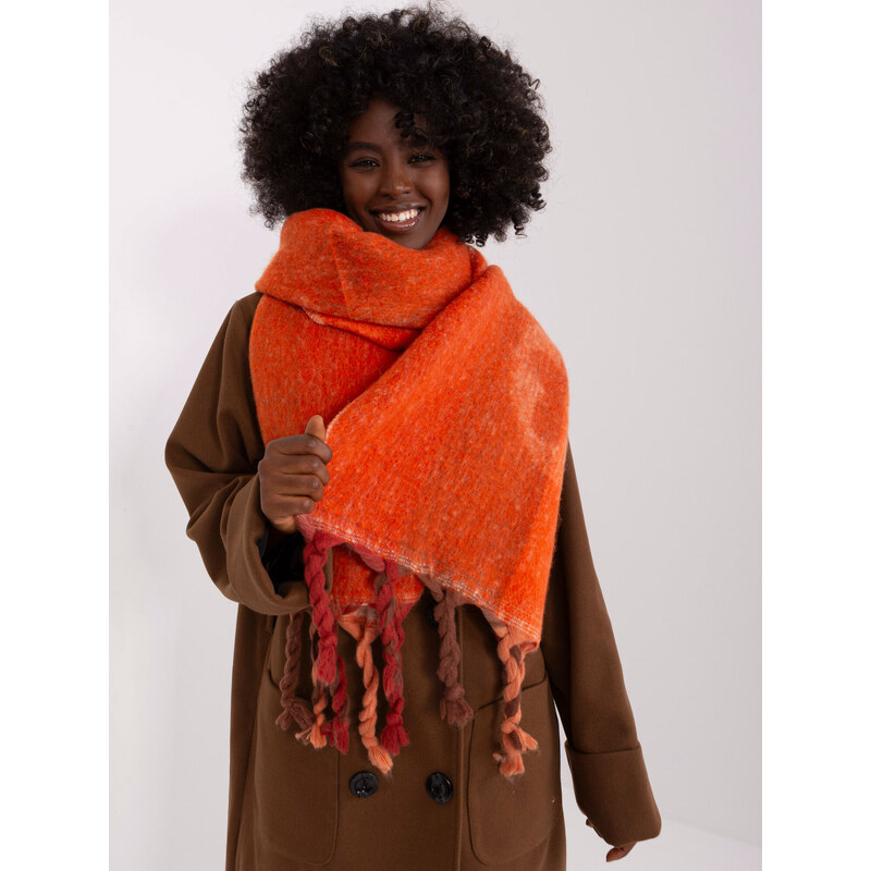 Fashionhunters Tmavě oranžová zimní šála s třásněmi