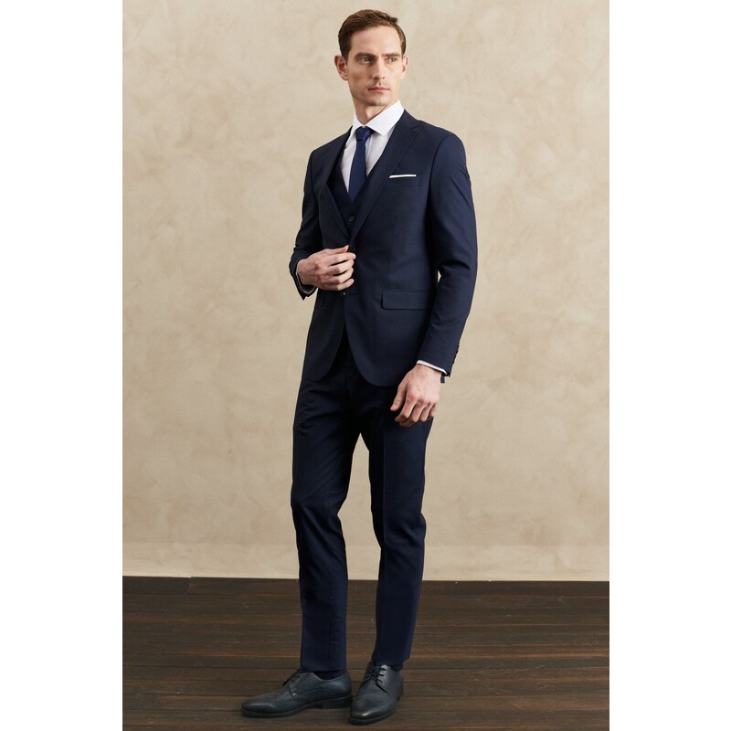 ALTINYILDIZ CLASSICS Men's Navy Blue Slim Fit Slim Fit Monocollar Nano Suit With Vest, Wool and Water and Stain Repellent.