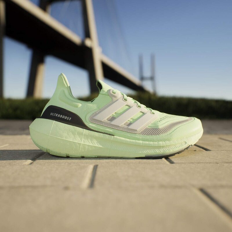 Běžecké boty adidas ULTRABOOST LIGHT ie3333