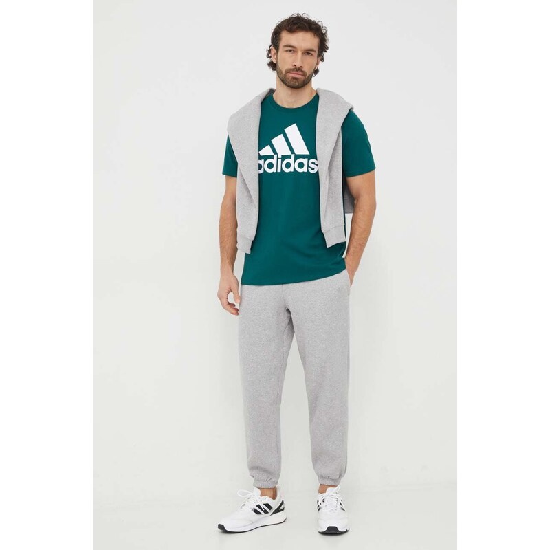 Bavlněné tričko adidas zelená barva, s potiskem, IS1300