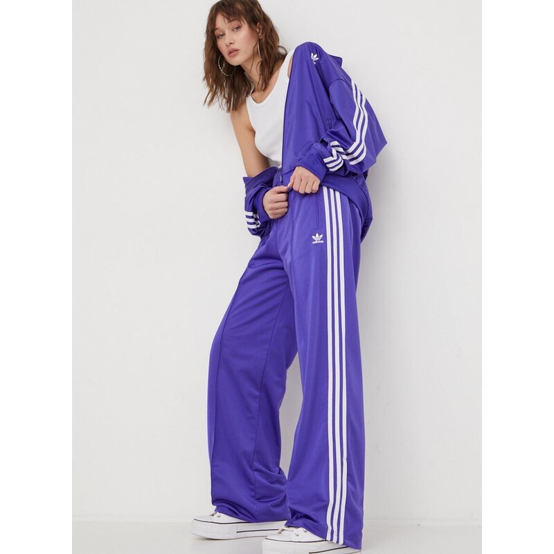 Tepláky adidas Originals fialová barva, s aplikací, IP0635