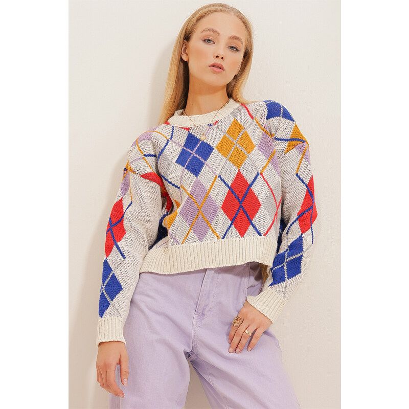 Trend Alaçatı Stili Women's Ecru Crew Neck Diamond Patterned Winter Knitwear Sweater