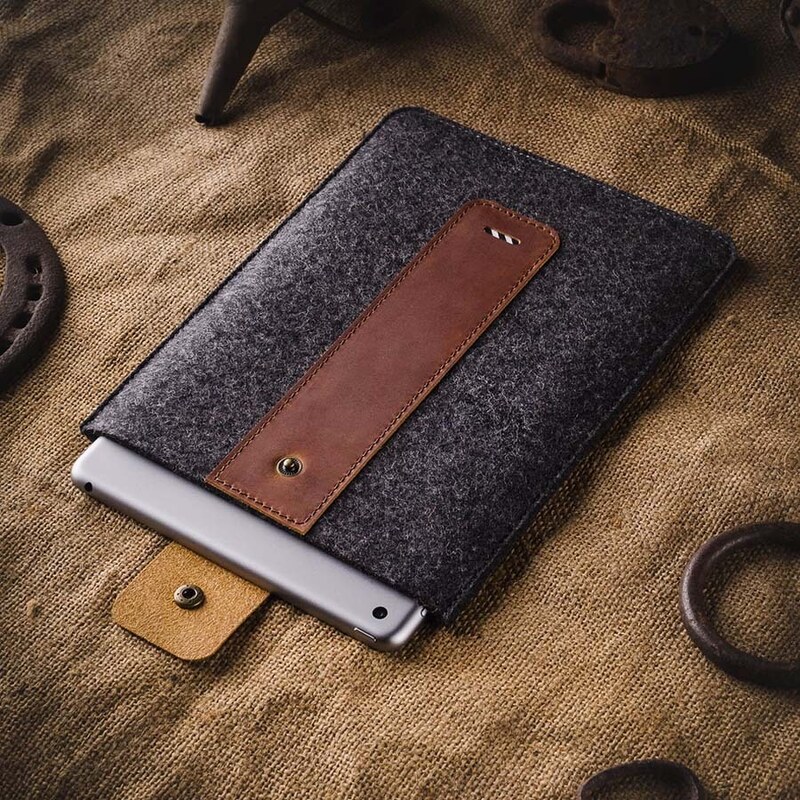 Crazy Horse Craft Vlněné pouzdro na iPad Air 10.5" od 2019 wood brown