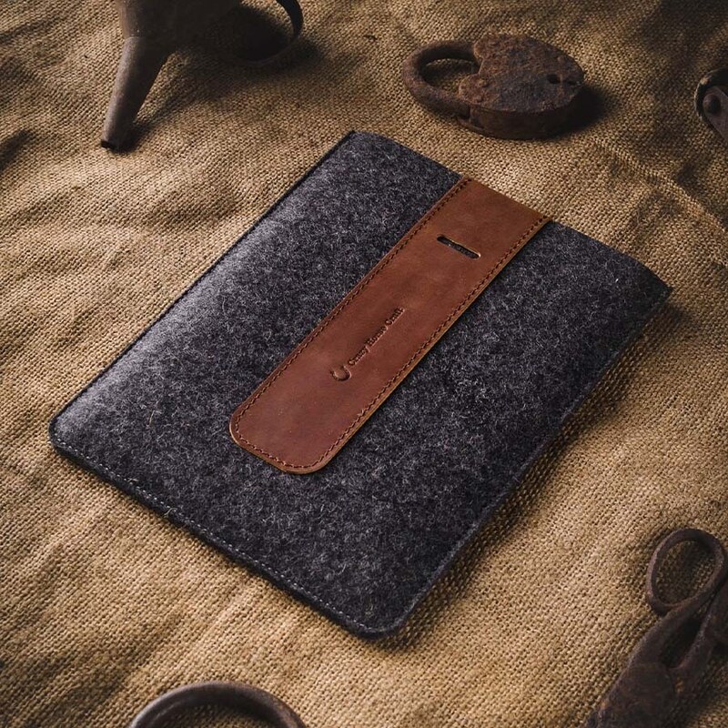 Crazy Horse Craft Vlněné pouzdro na iPad Air 10.5" od 2019 wood brown