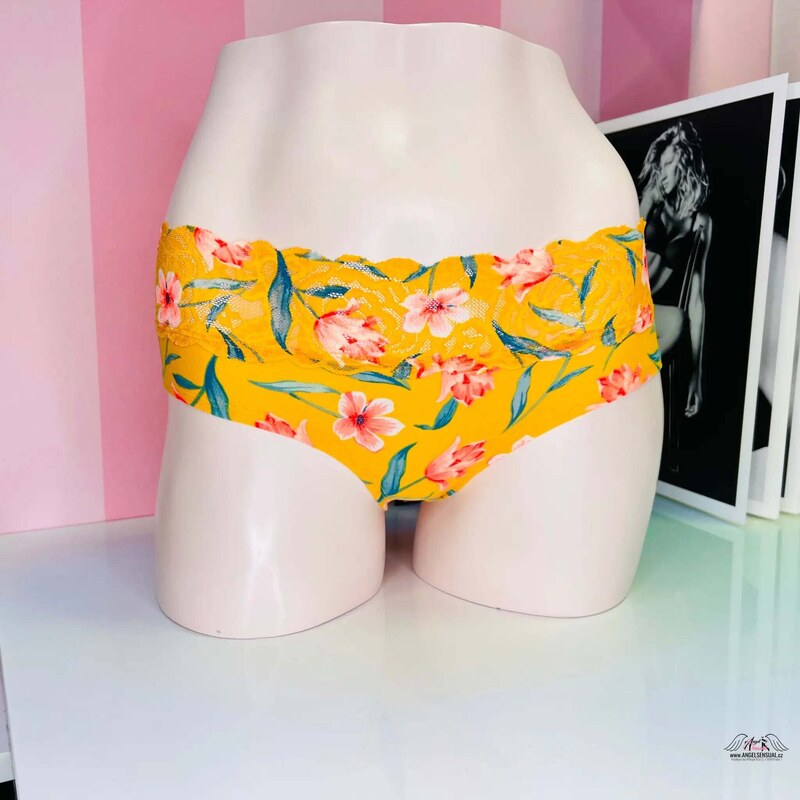 PINK Květované kalhotky s krajkou