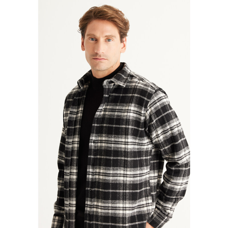 ALTINYILDIZ CLASSICS Men's Black-ecru Comfort Fit Relaxed-Cut Buttoned Collar Checked Flannel Shirt.