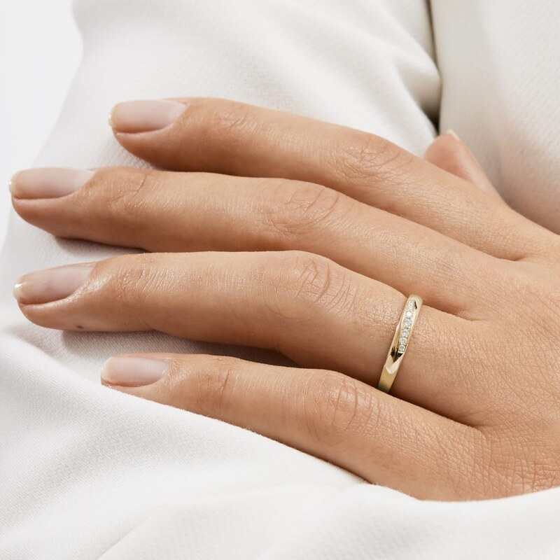 Zlatý dámský prsten s diamanty KLENOTA K0256013