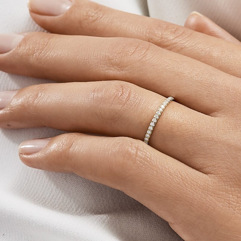 Zlatý prsten s řadou diamantů KLENOTA K0751013
