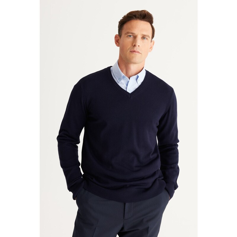 ALTINYILDIZ CLASSICS Men's Navy Blue Standard Fit Normal Cut V-Neck Knitwear Sweater.