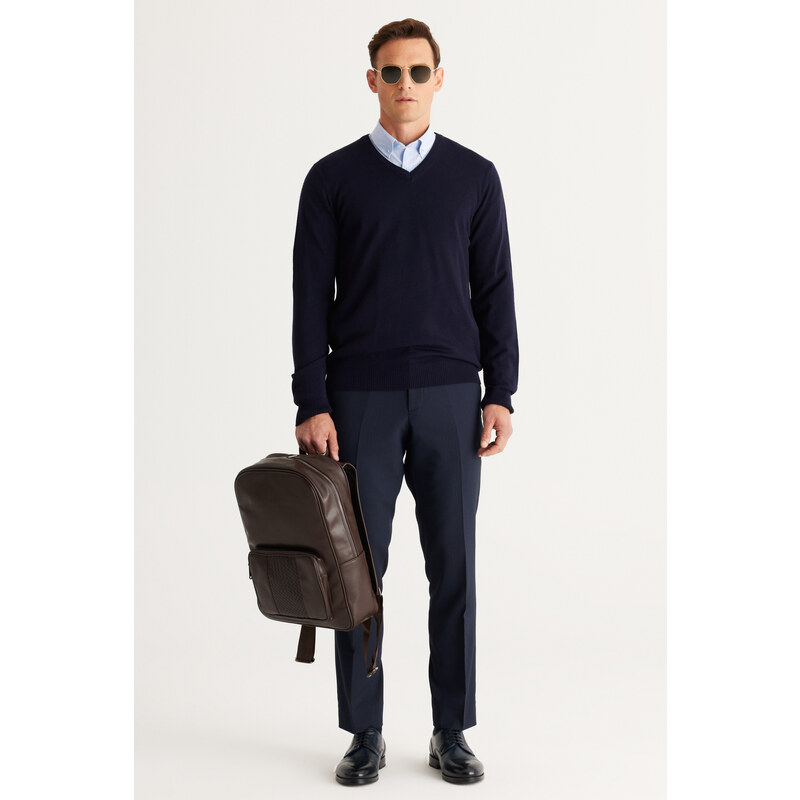 ALTINYILDIZ CLASSICS Men's Navy Blue Standard Fit Normal Cut V-Neck Knitwear Sweater.