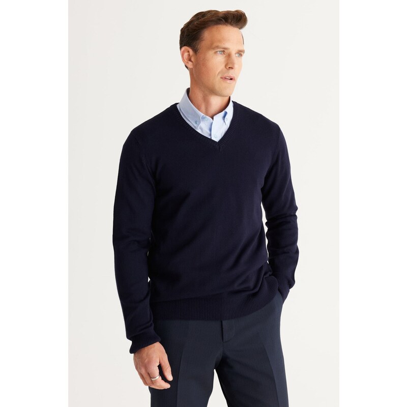 ALTINYILDIZ CLASSICS Men's Navy Blue Standard Fit Normal Cut V-Neck Knitwear Sweater.