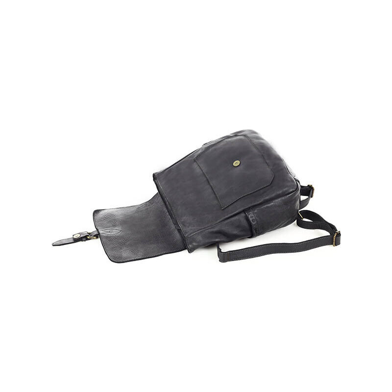 Ručně šitý kožený batoh s kapsami Kabelky od Hraběnky; černá